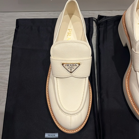 Prada Leather Loafers size 41 STEAL!!! - Picture 6 of 7